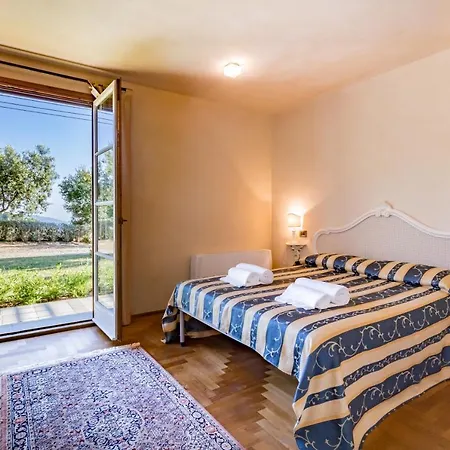 Sleeps 10 Pool Wifi Vila