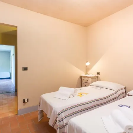 Sleeps 10 Pool Wifi Vila